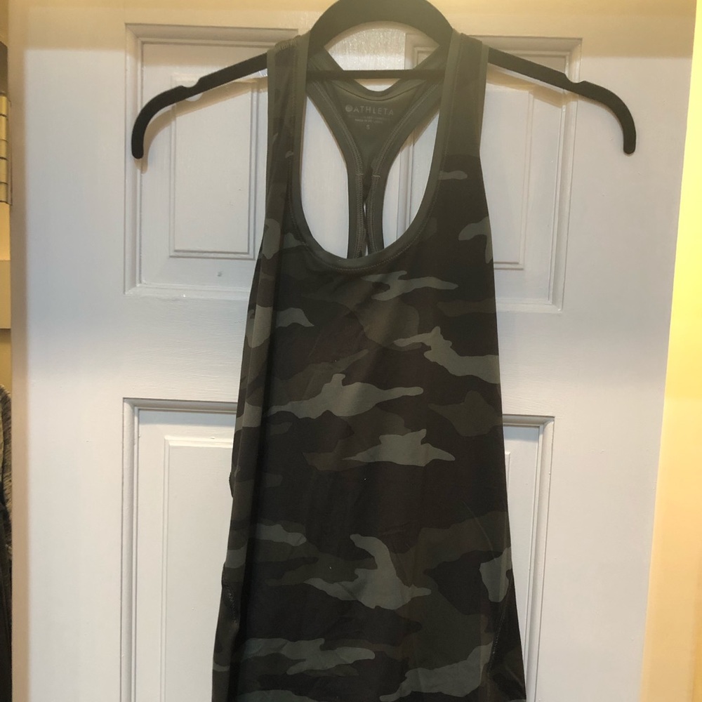 Athleta limitless keyhole tank - Green camo